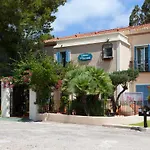 Mr Hotelet De La Racona & 3* دينايا