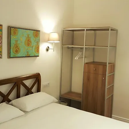 Mr Hotelet De La Racona & Hotel 3*