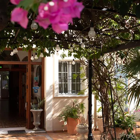 Mr Hotelet De La Racona & Hotel