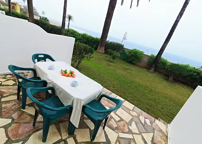 Mr Hotelet De La Racona & فندق دينايا