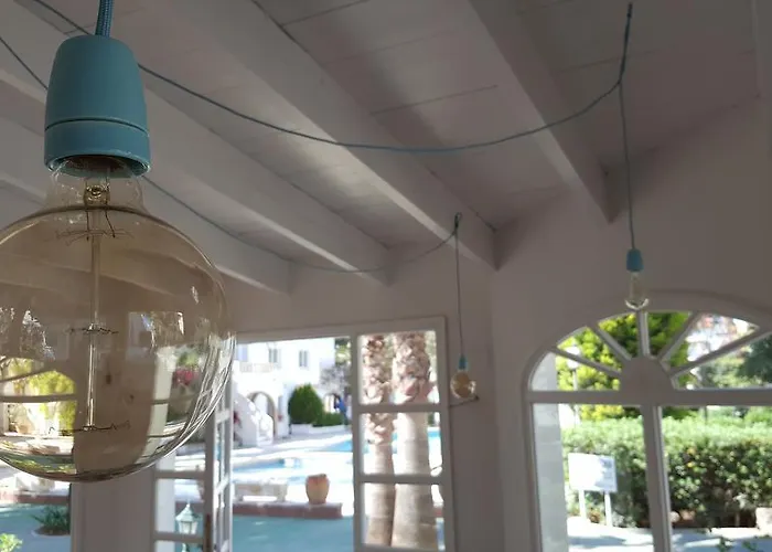 فندق Mr Hotelet De La Racona & دينايا