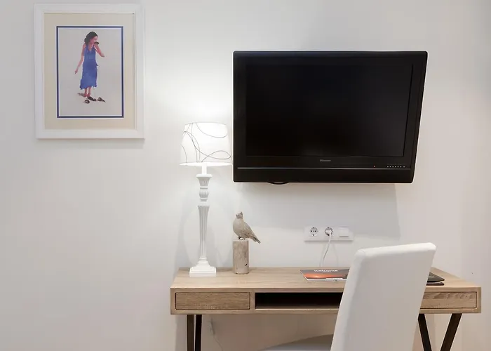 Mr Hotelet De La Racona & فندق 3*